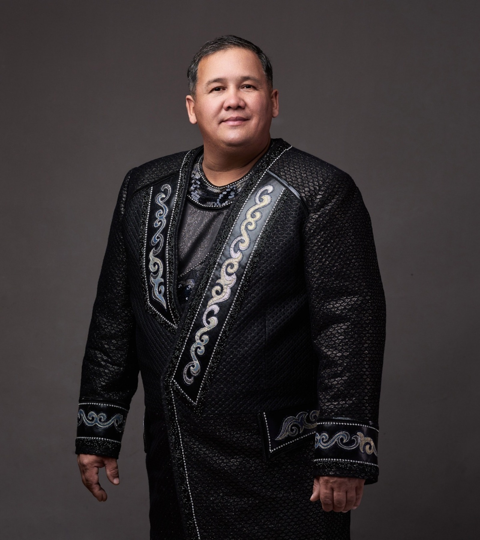 Нефтекама филармонияһы артисы Раян Алтыншин оҙон көйҙәрҙе оҫта башҡара