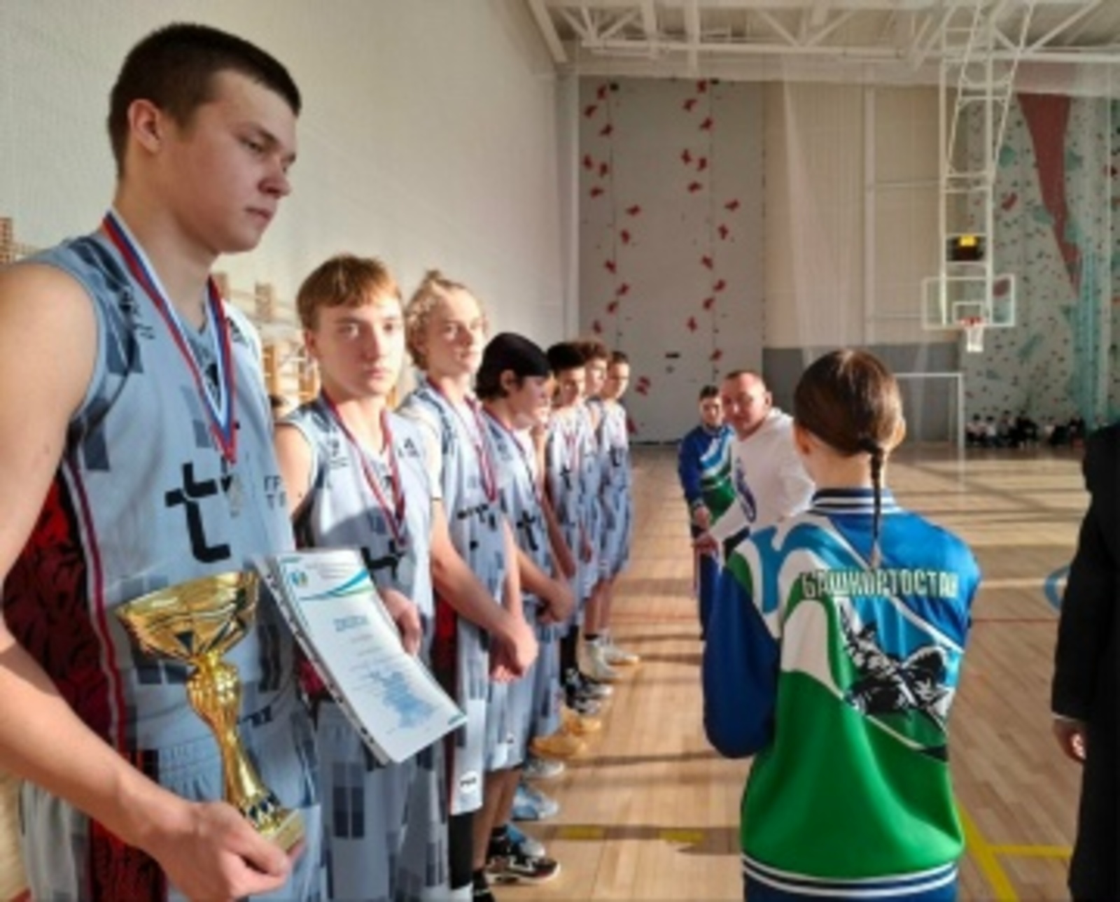 Нефтекамала баскетбол буйынса иң яҡшы мәктәп командаһы билдәләнде