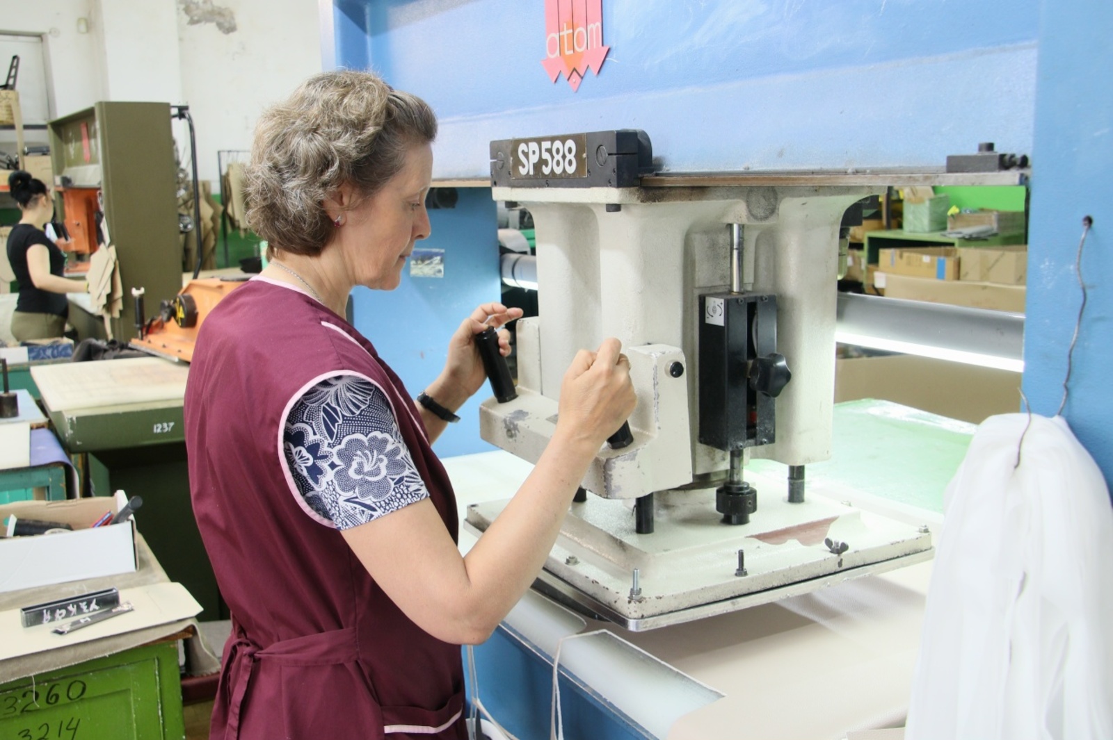 Нефтекама күн-галантерея фабрикаһына - 55 йыл