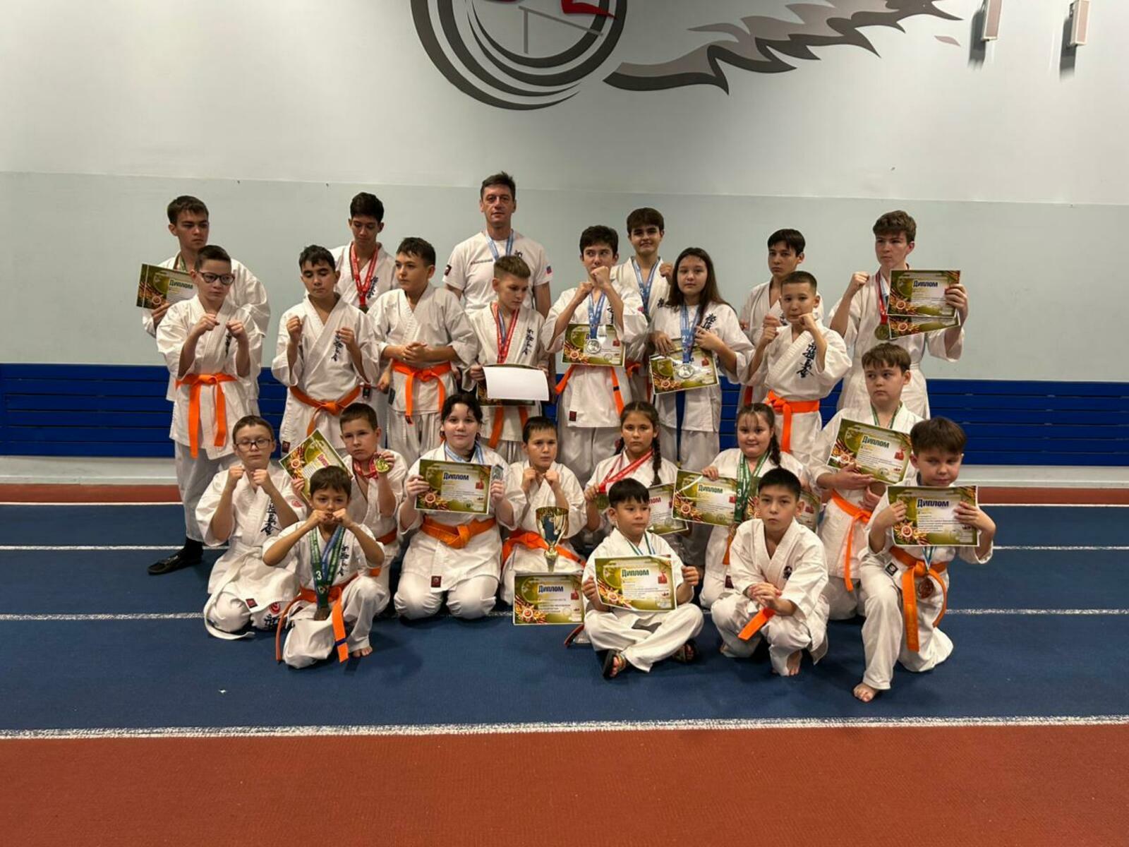 Ағиҙел каратистары Башҡортостан беренселегендә көмөш миҙал яуланы