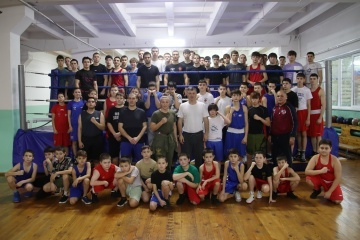 Рәсәй спортсылары Нефтекамала бокс буйынса оҫталыҡ дәресе үткәрҙе