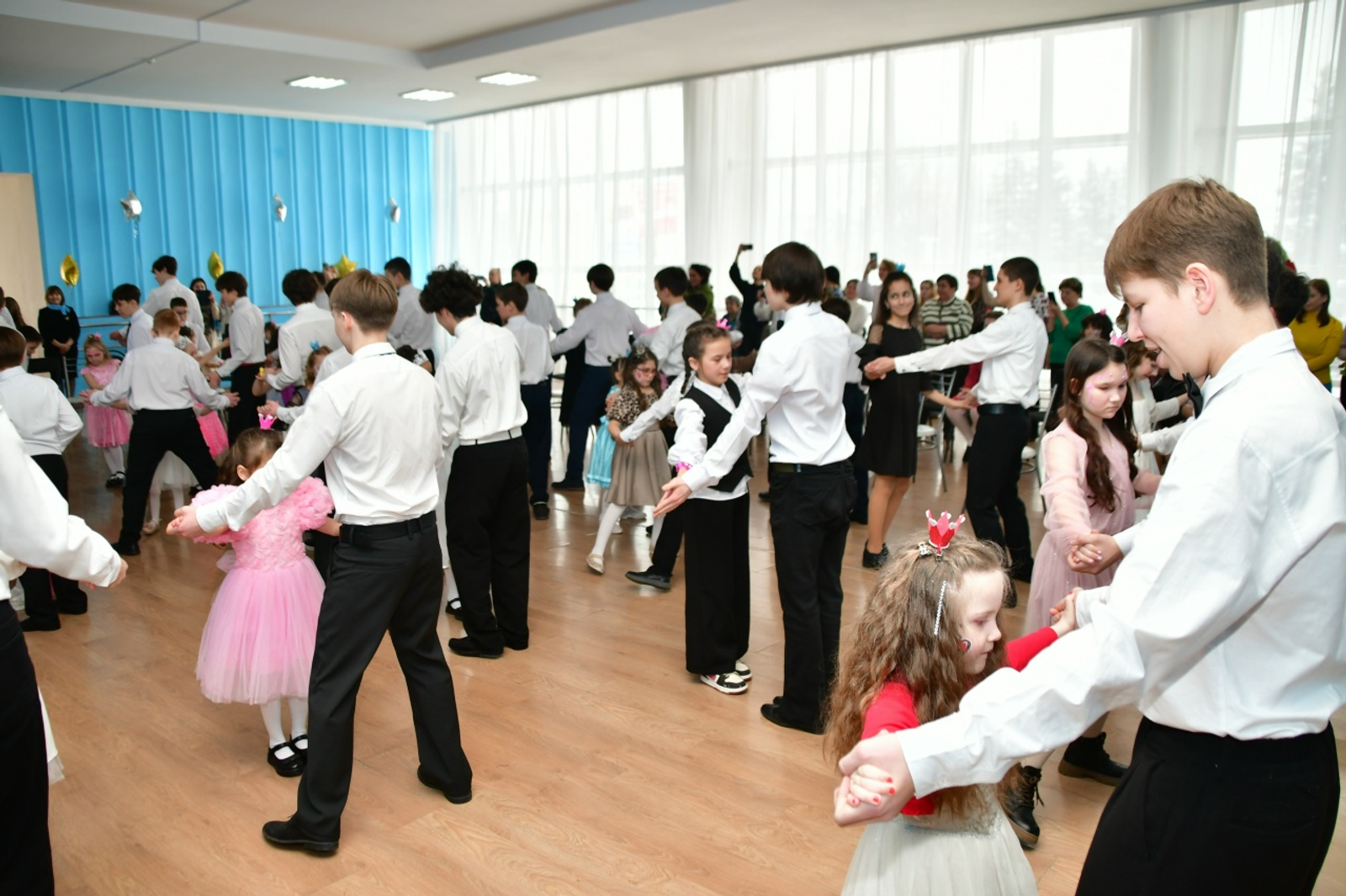 Бәләкәй принцессаларҙың яҙғы балы үтте