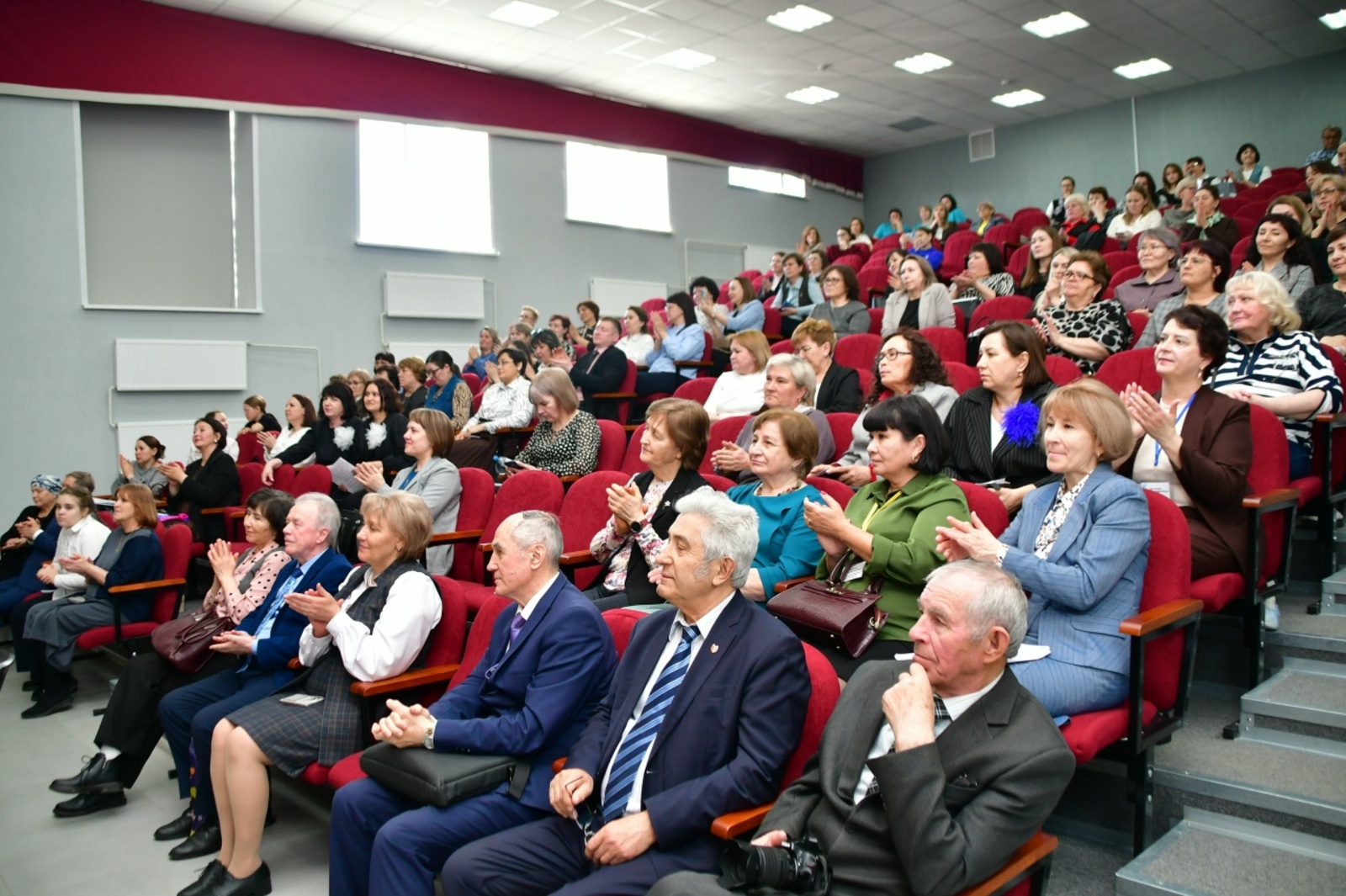 Уҡытыусыны иҫкә алдылар