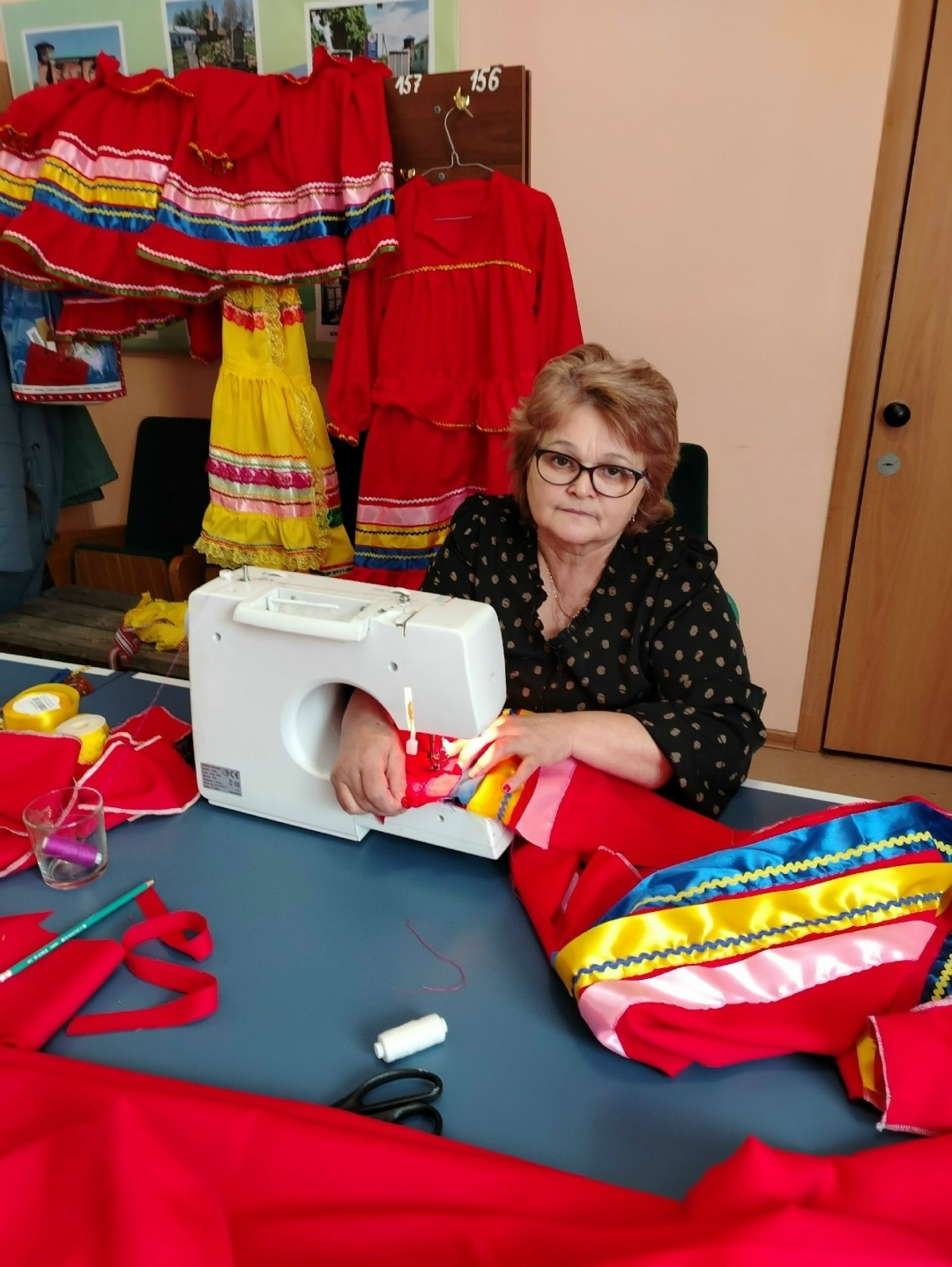 Краснокамала «Яндар памаш» бейеү ансамбле өсөн яңы сәхнә костюмдары тегелә