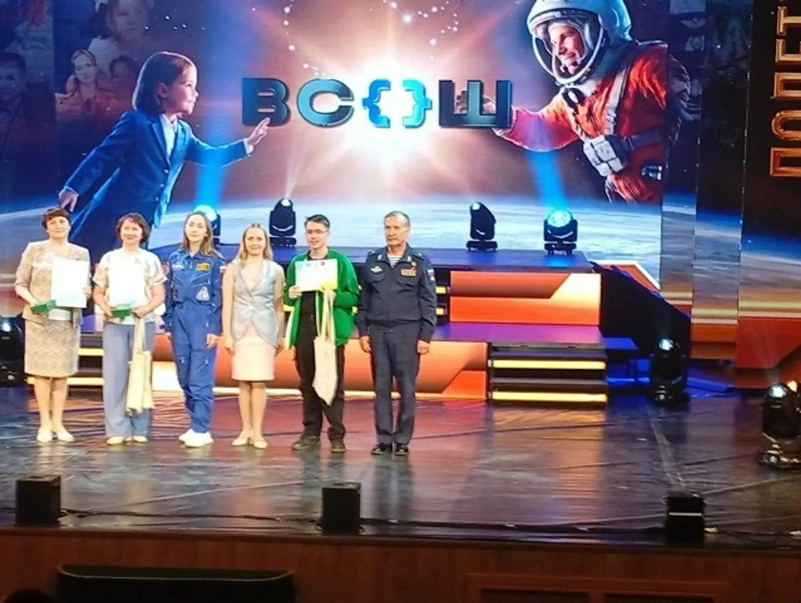 Өфөлә һәләтле балаларҙы тәбрикләнеләр