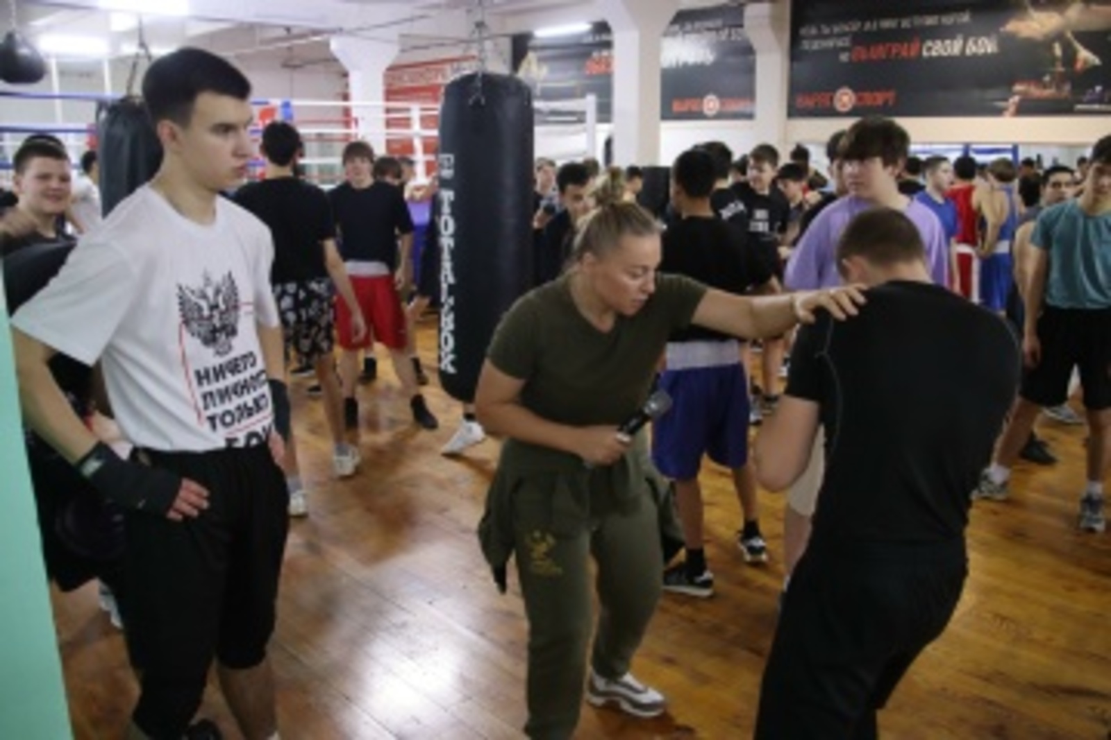 Рәсәй спортсылары Нефтекамала бокс буйынса оҫталыҡ дәресе үткәрҙе