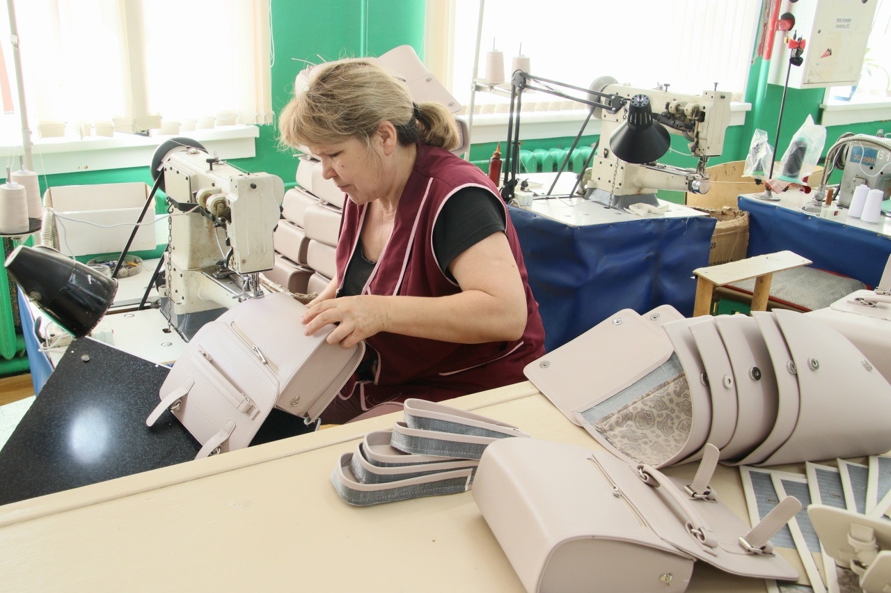 Нефтекама күн-галантерея фабрикаһына - 55 йыл